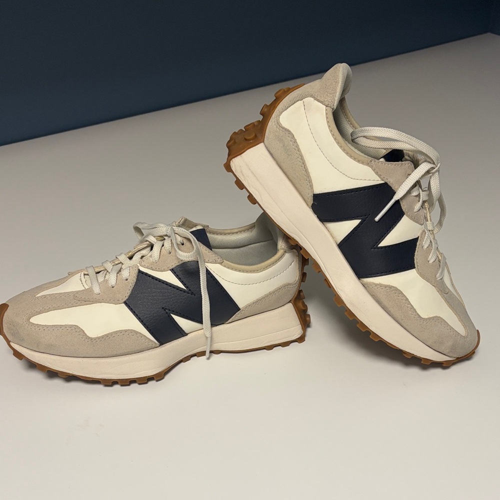 New Balance 327 Athletic Shoes